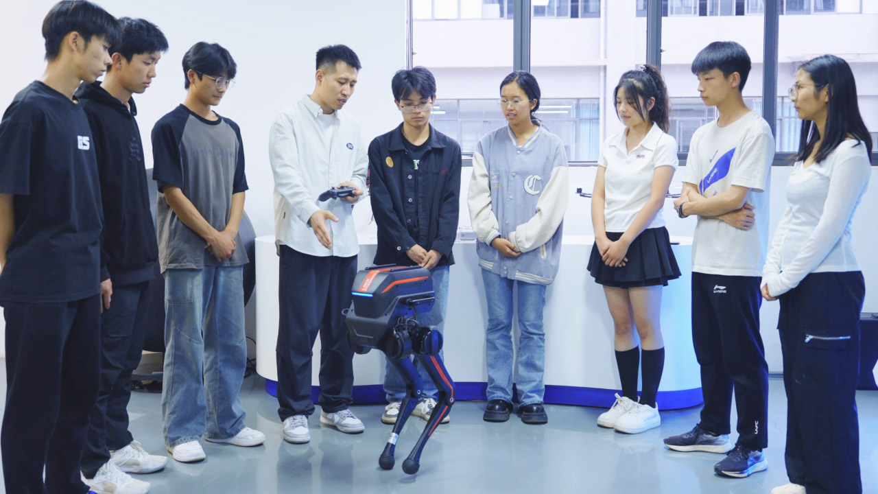 全省唯一!云南工商学院入选工信部全国首批AI实训云平台应用院校