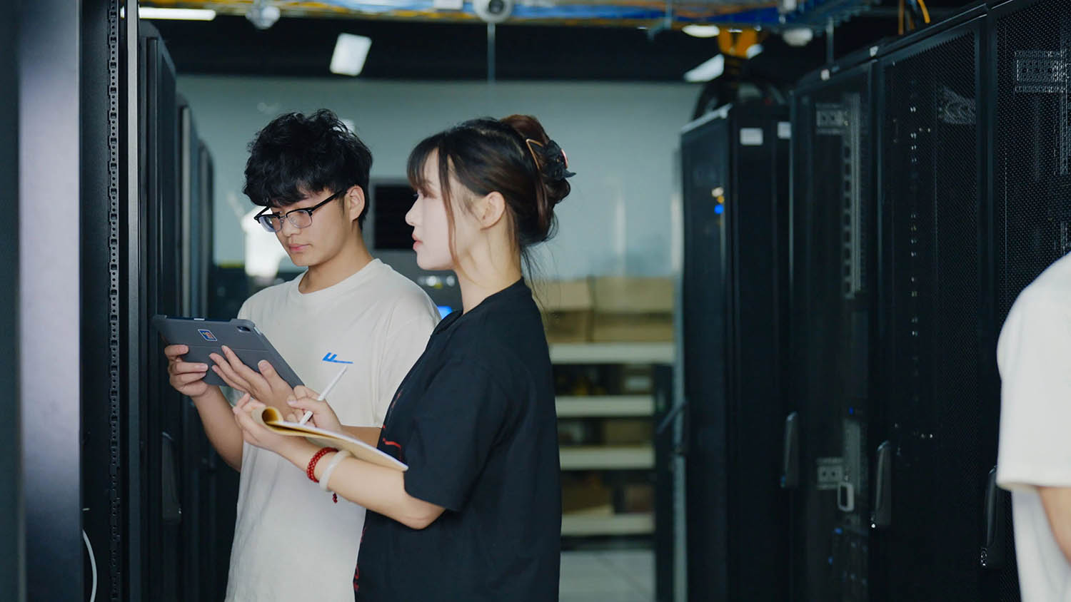 全省唯一!云南工商学院入选工信部全国首批AI实训云平台应用院校