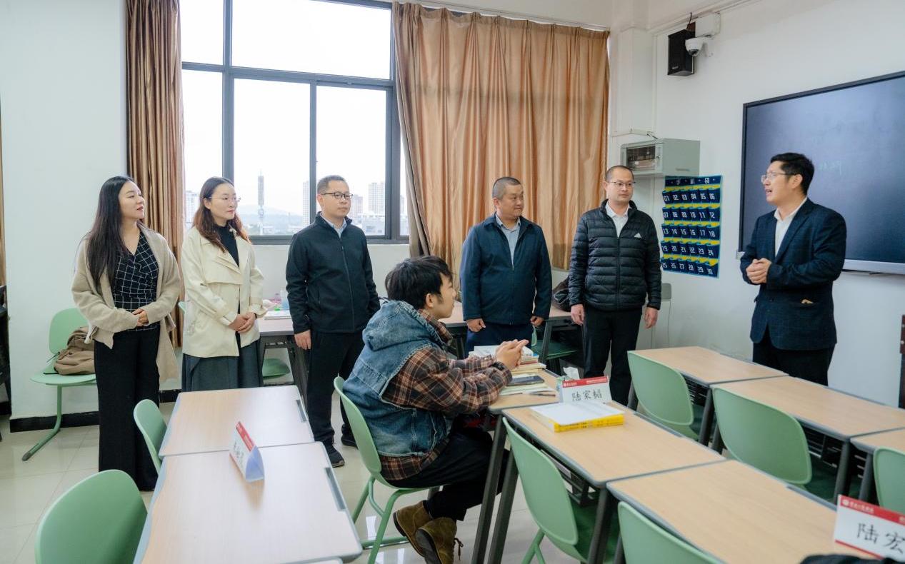 云南工商学院人工智能学院暖心慰问，助力考...